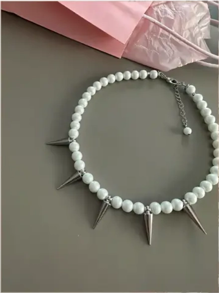 Чокер из жемчуга майорка с подвесками шип