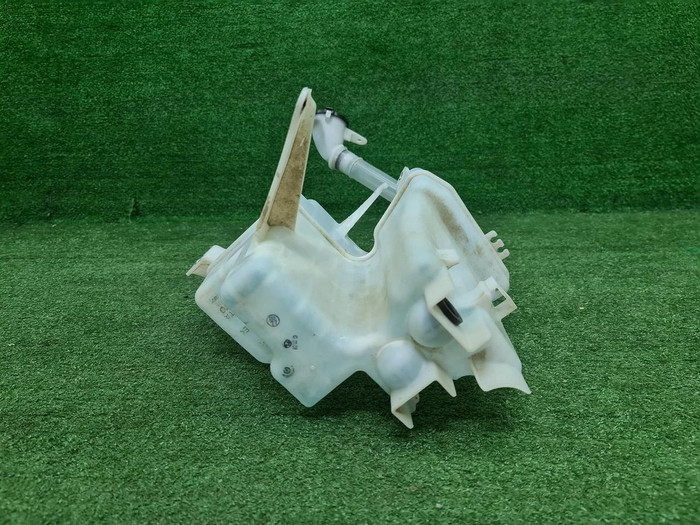 Бачок омывателя Toyota Camry xv70 (2017-н.в.)