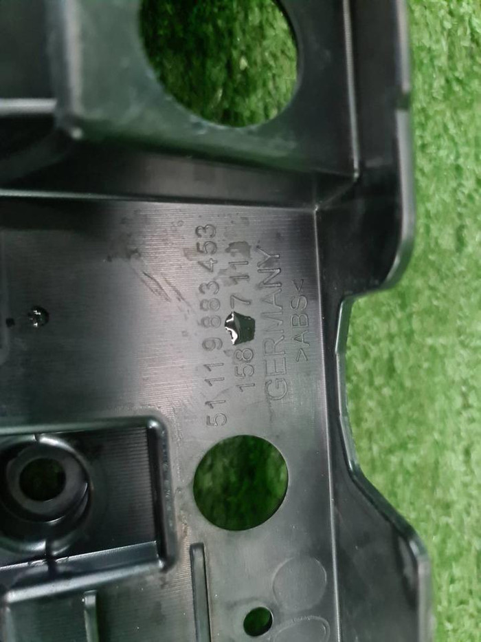 Кронштейн переднего бампера BMW 7er G70 (2022-н.в)