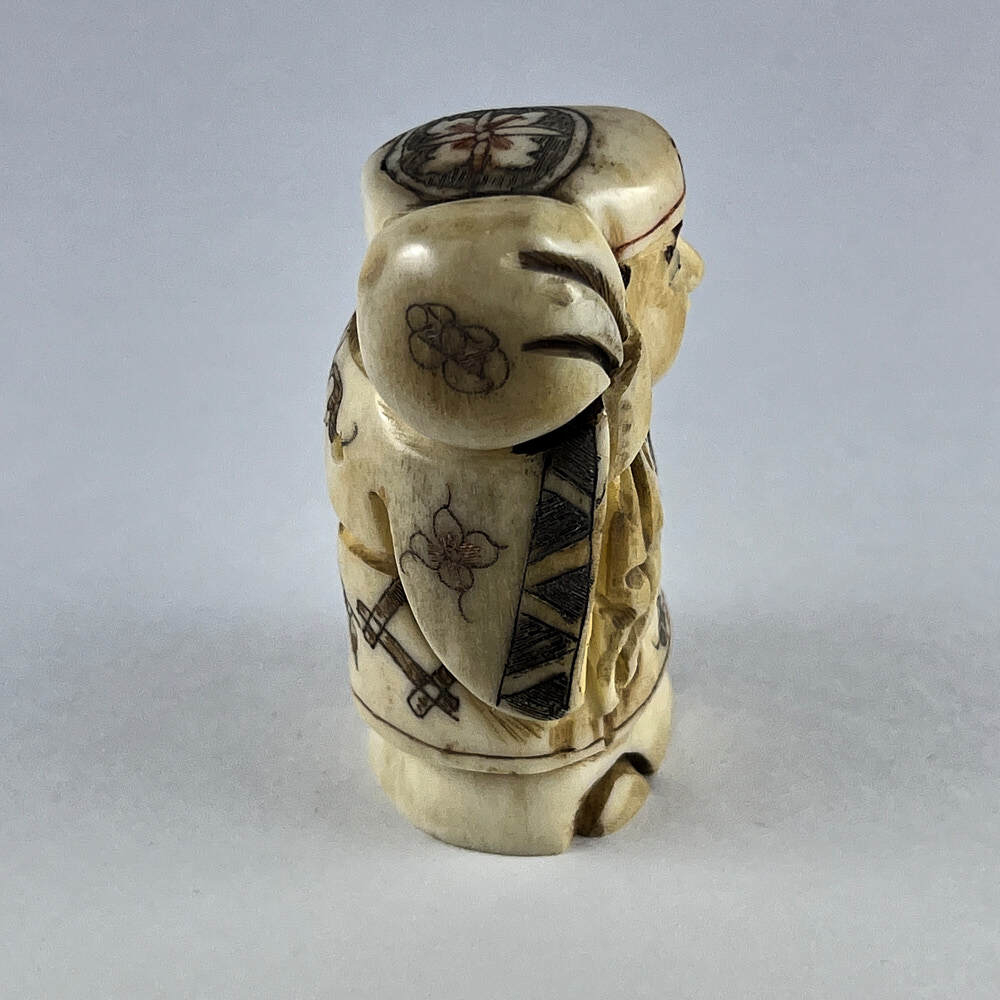 Статуэтка нэцкэ Дайкоку-тэн с мешочком риса