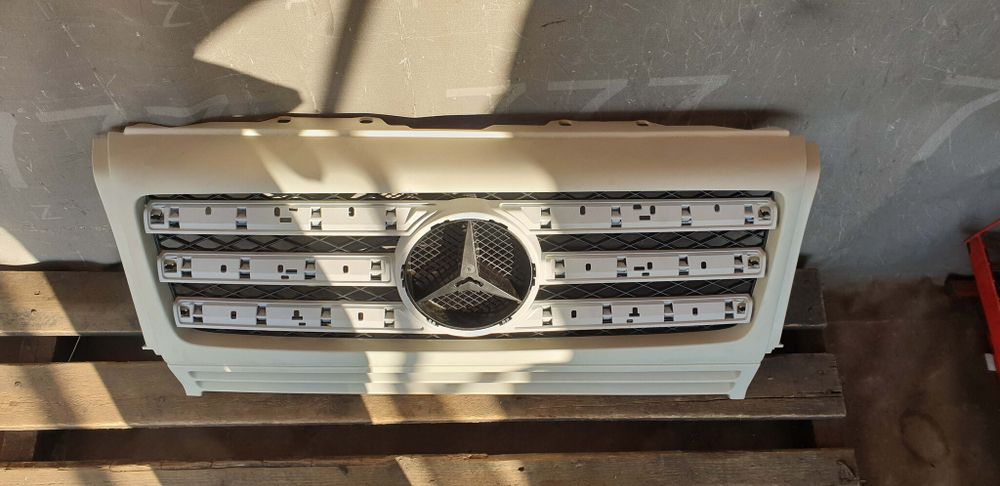 Решетка радиатора Mercedes G-Class (W463) 08-15 Б/У Оригинал a4638881215