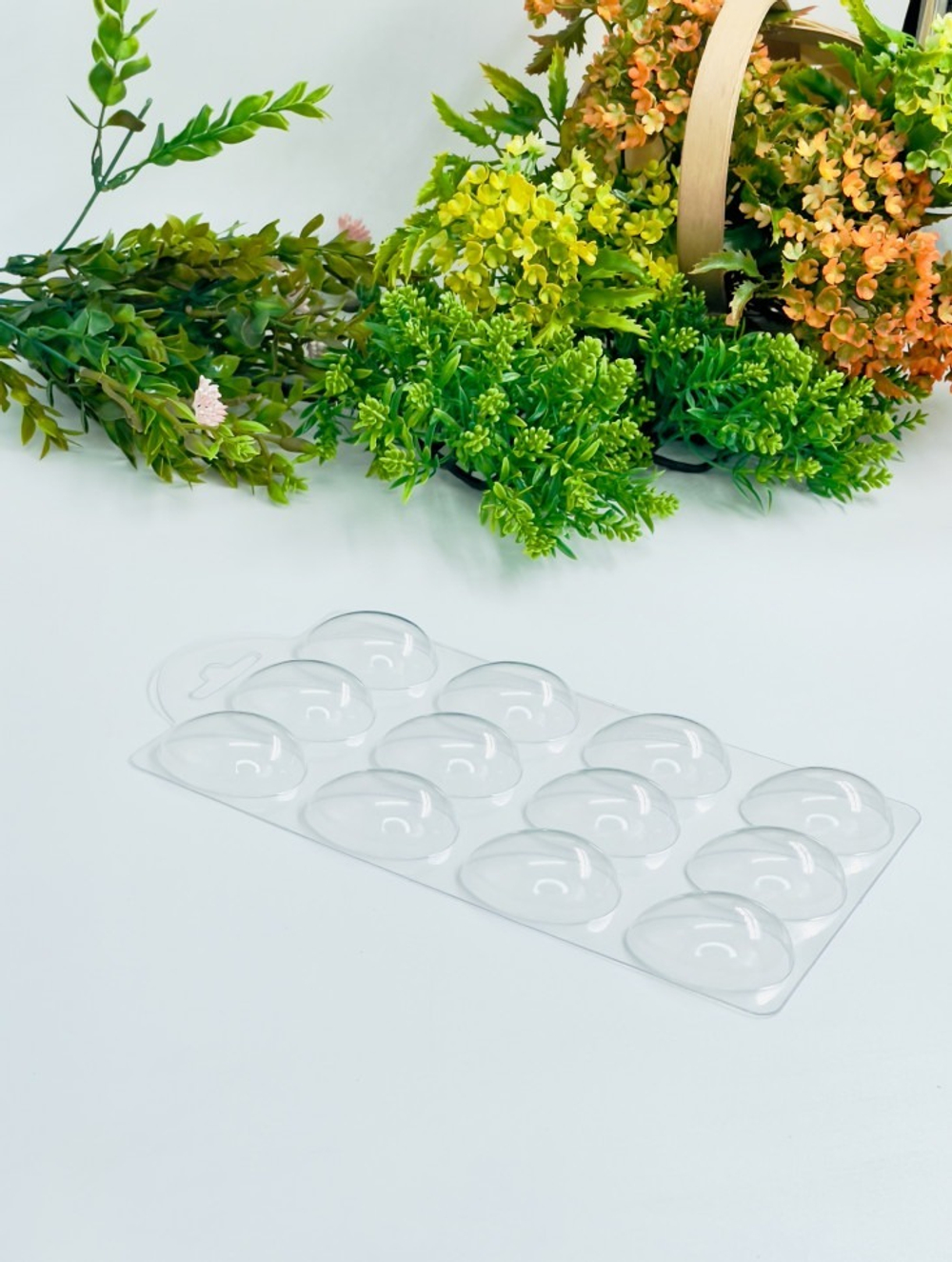 Пластиковая форма для шоколада "Яйцо малое 12 ячеек"