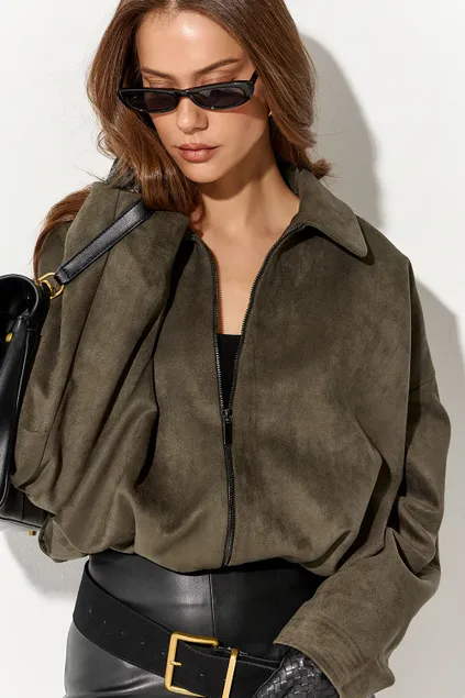 Куртка с защипами из экозамши цвета хаки