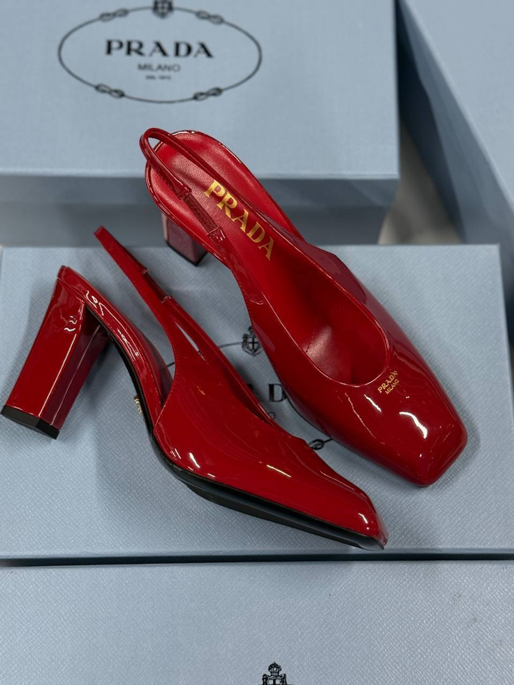 Босоножки Prada