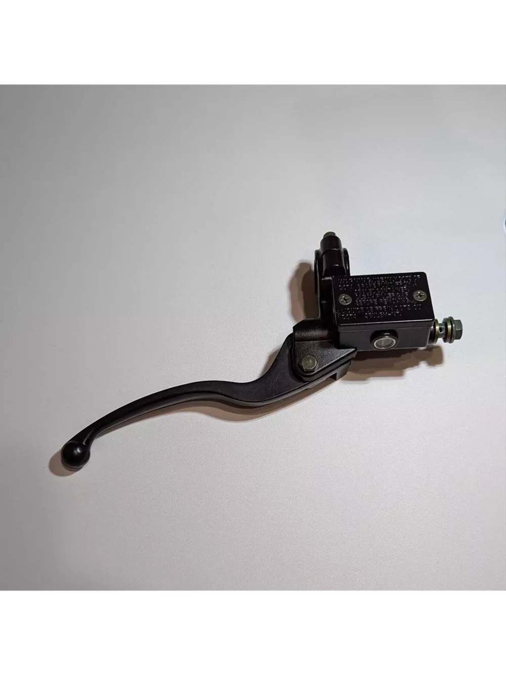 t+ Главный тормозной цилиндр (передний) в сборе с рычагом