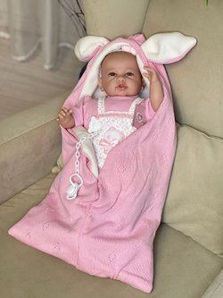 Кукла Berbesa мягконабивная 50см Sara с пледом (5217K)