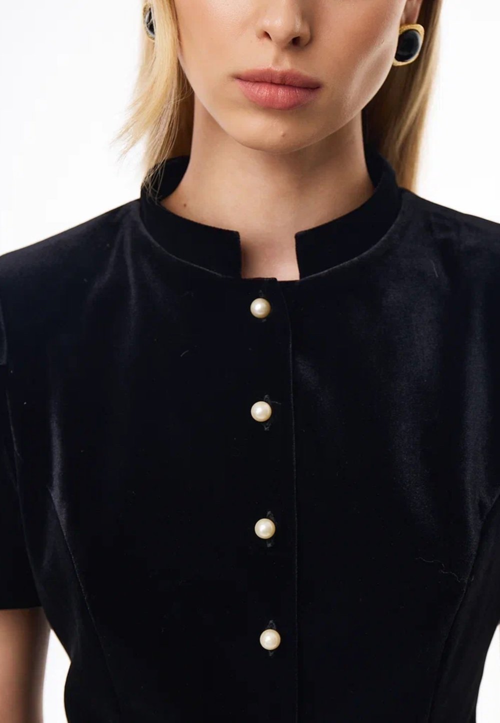 Жакет из бархата с жемчужными пуговицами