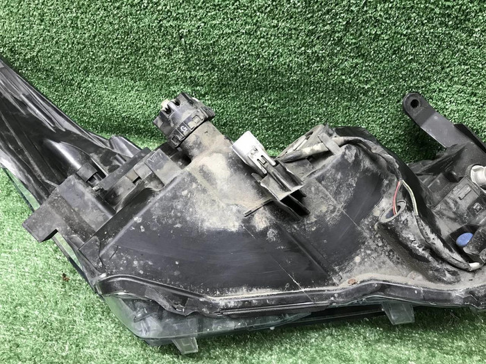 Фара левая Toyota Corolla E160 (2015-2019) галоген