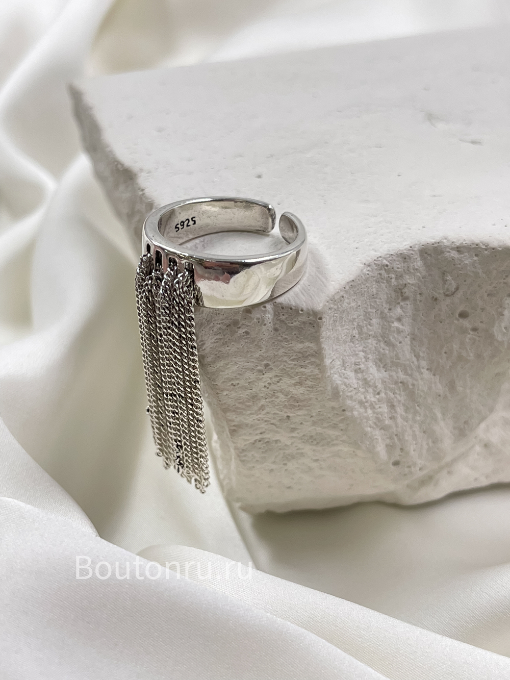 Кольцо серебристое с цепочками