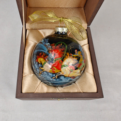 Коллекционный елочный шар с круговой росписью "Тройка " в футляре