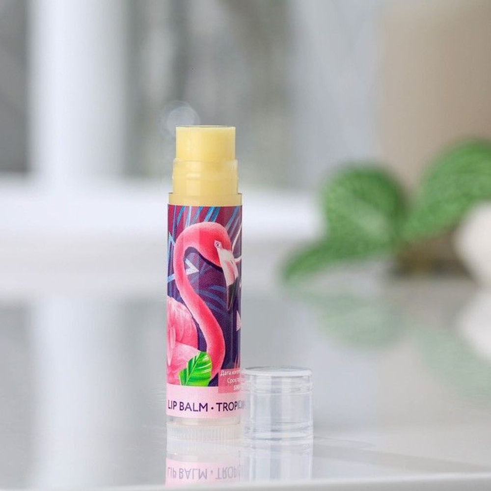 Бальзам для губ Shine On! с маслом кокоса и ароматом клубники