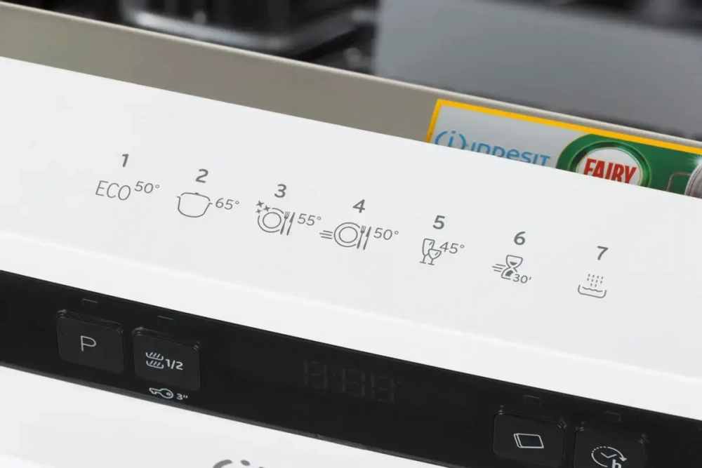 Посудомоечная машина Indesit DSFC 3M19