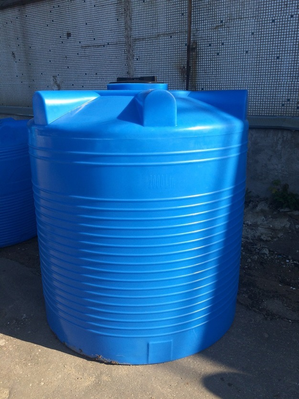 Ёмкость пластиковая пищевая Полимер-Групп V 2000 л. вертикальная (1380x1380x1550см;46,7кг;синий) - арт.559023