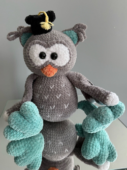 Умная сова в сером