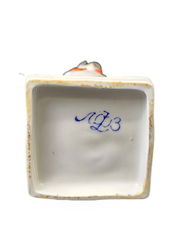 *Фарфоровая статуэтка "Пионер с портфелем" ЛФЗ