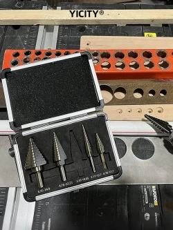 YICITY Набор ступенчатых сверел по металлу с титановым покрытием в кейсе 5шт (6-35, 5-22, 6-19, 5-13, 3-12мм)/трехгранный хвостовик/набор сверел по металлу