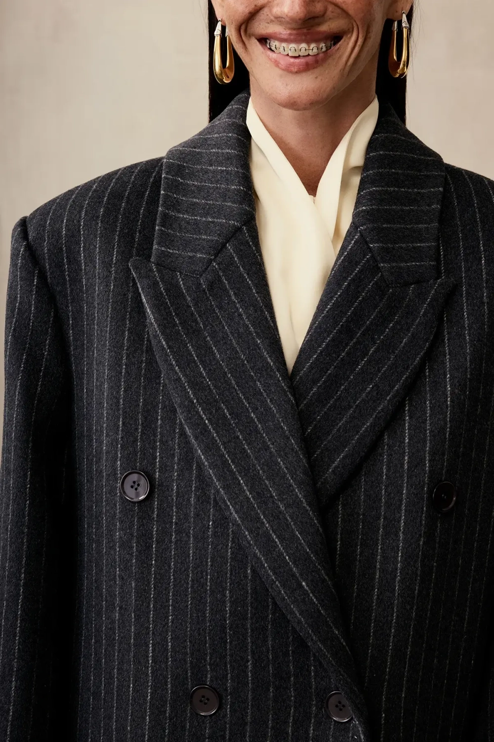 Пальто двубортное в полоску (((Power + dressing))), серое