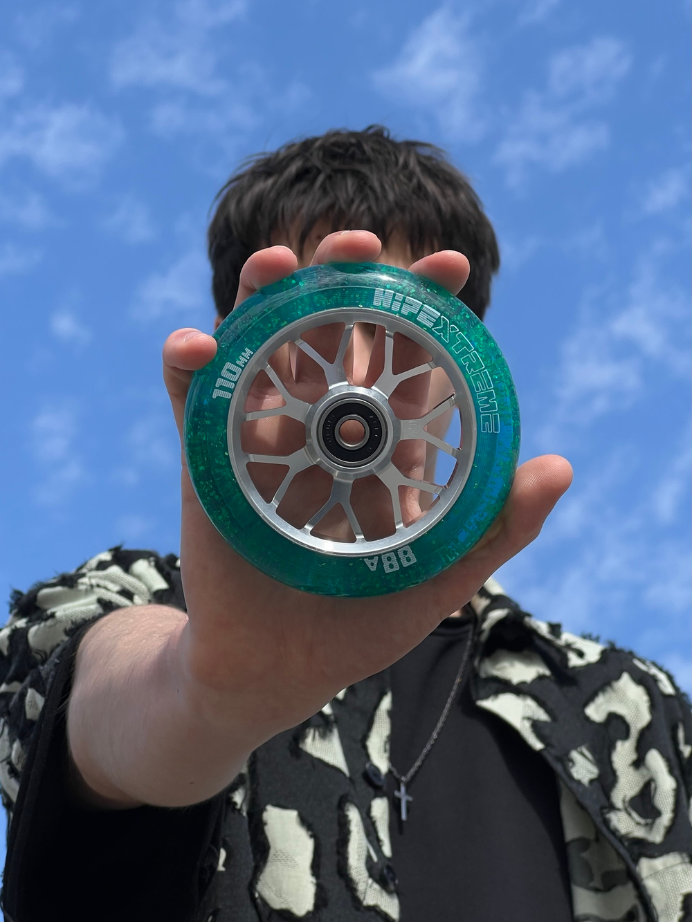 Колесо HIPExtreme Neon Flakes 110*24 мм, серебро/голубой