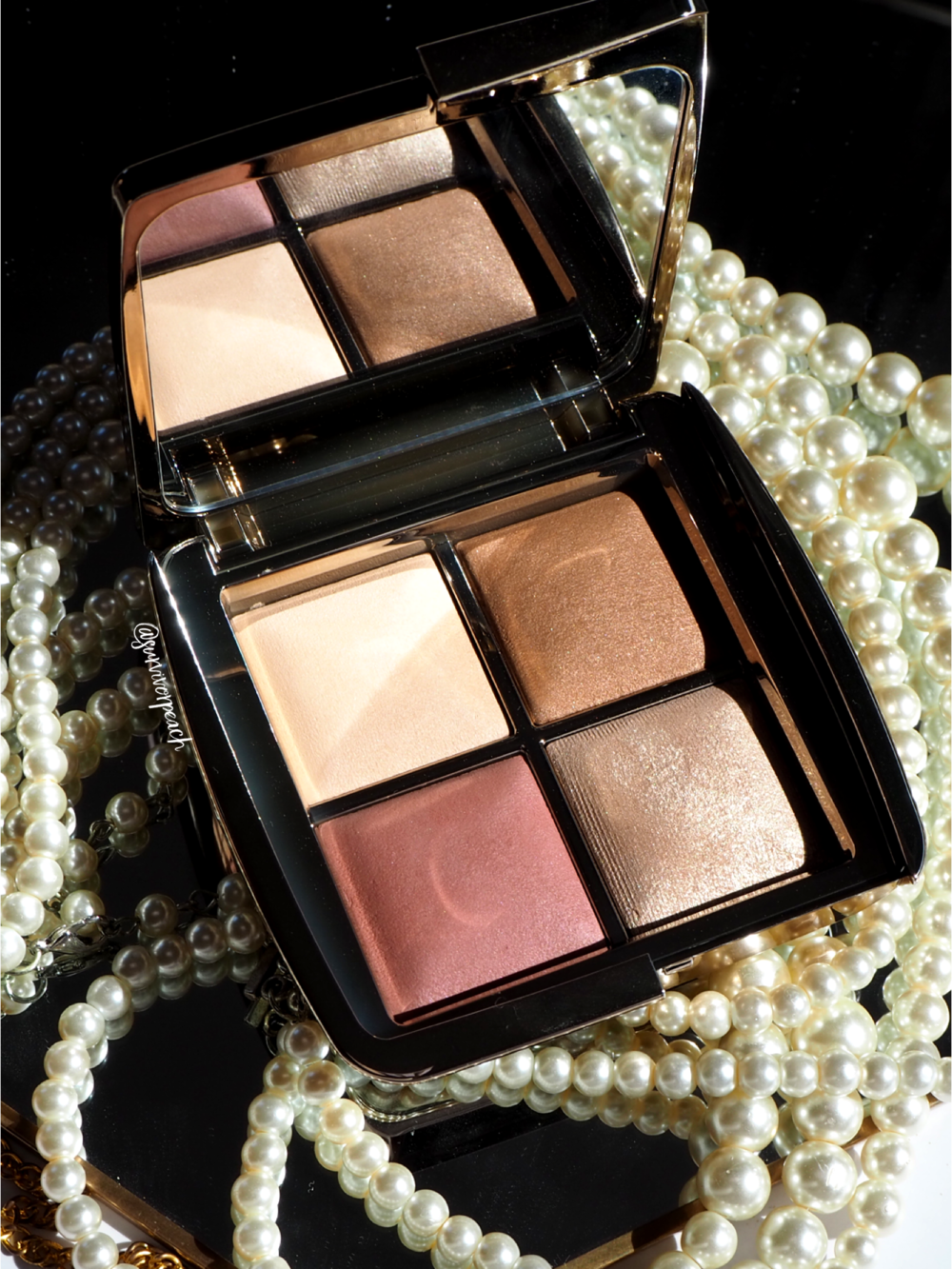 Hourglass Ambient™ Lighting Edit - Sculpture Unlocked palette