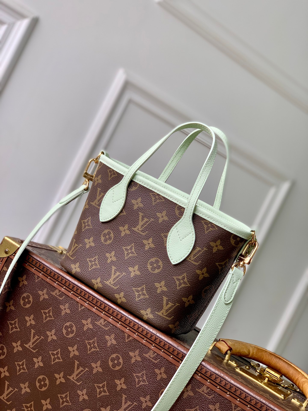 Louis Vuitton Neverfull Bandouliere Inside Out BB