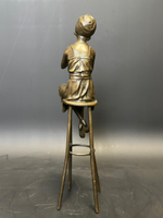 Бронзовая статуэтка «Девушка на стуле»