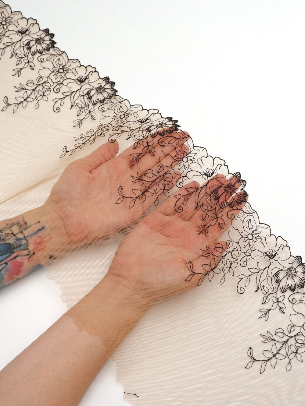 Вышивка на сетке автозагар с черным ширина 22 см (2 стороны)