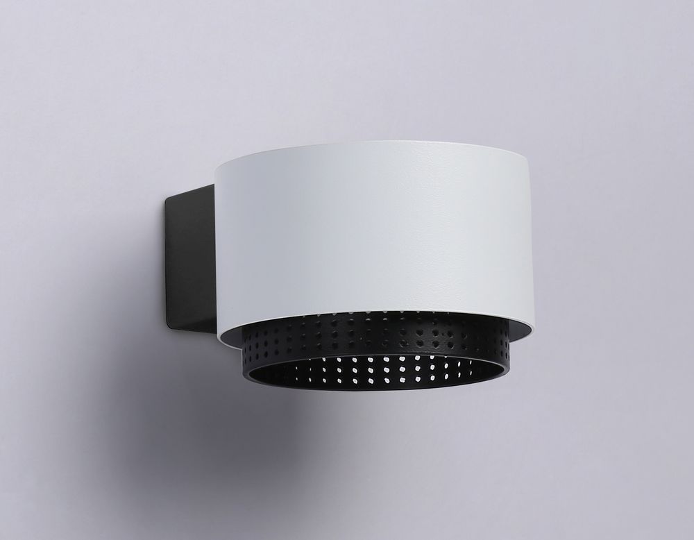 Ambrella Настенный светильник со сменной лампой Techno family TN71296