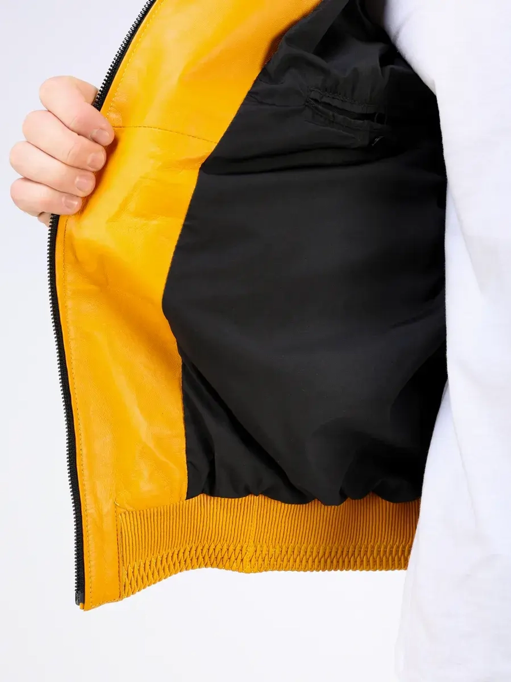 Куртка кожаная натуральная с капюшоном