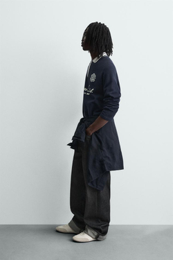 ZARA ПОЛО С КОНТРАСТНЫМ ПРИНТОМ, МОРСКОЙ СИНИЙ