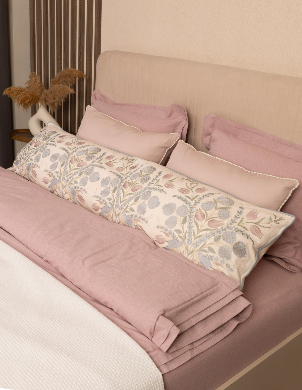 Длинная подушка "Вензель с птичкой"