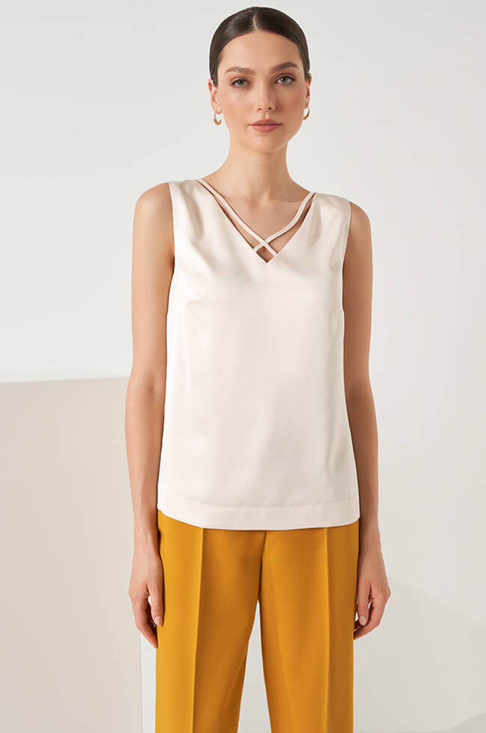 22803 Блузка женская (молочный)