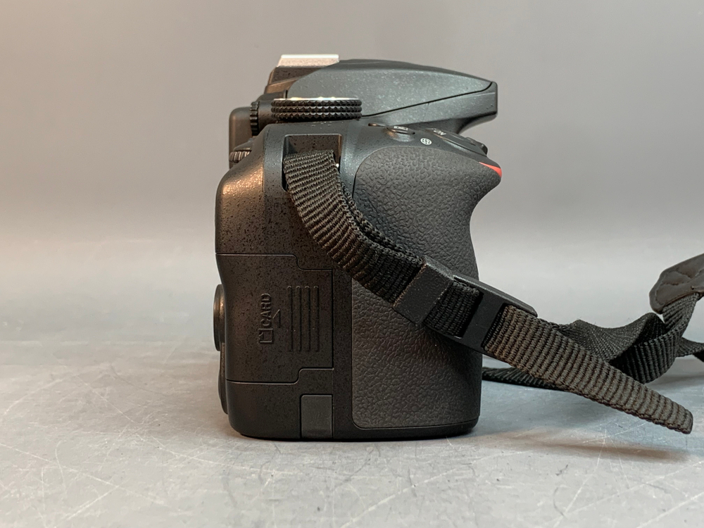 Nikon D3400 Kit AF-P DX 18-55mm G VR 13.500 кадров