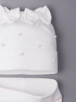 Шапка для девочки на осень с бусинами и снуд