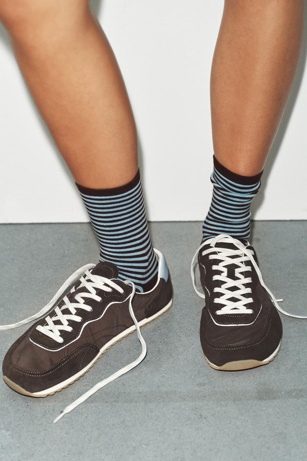 ZARA КРОССОВКИ BAREFOOT ИЗ КОМБИНИРОВАННЫХ МАТЕРИАЛОВ, КОРИЧНЕВЫЙ