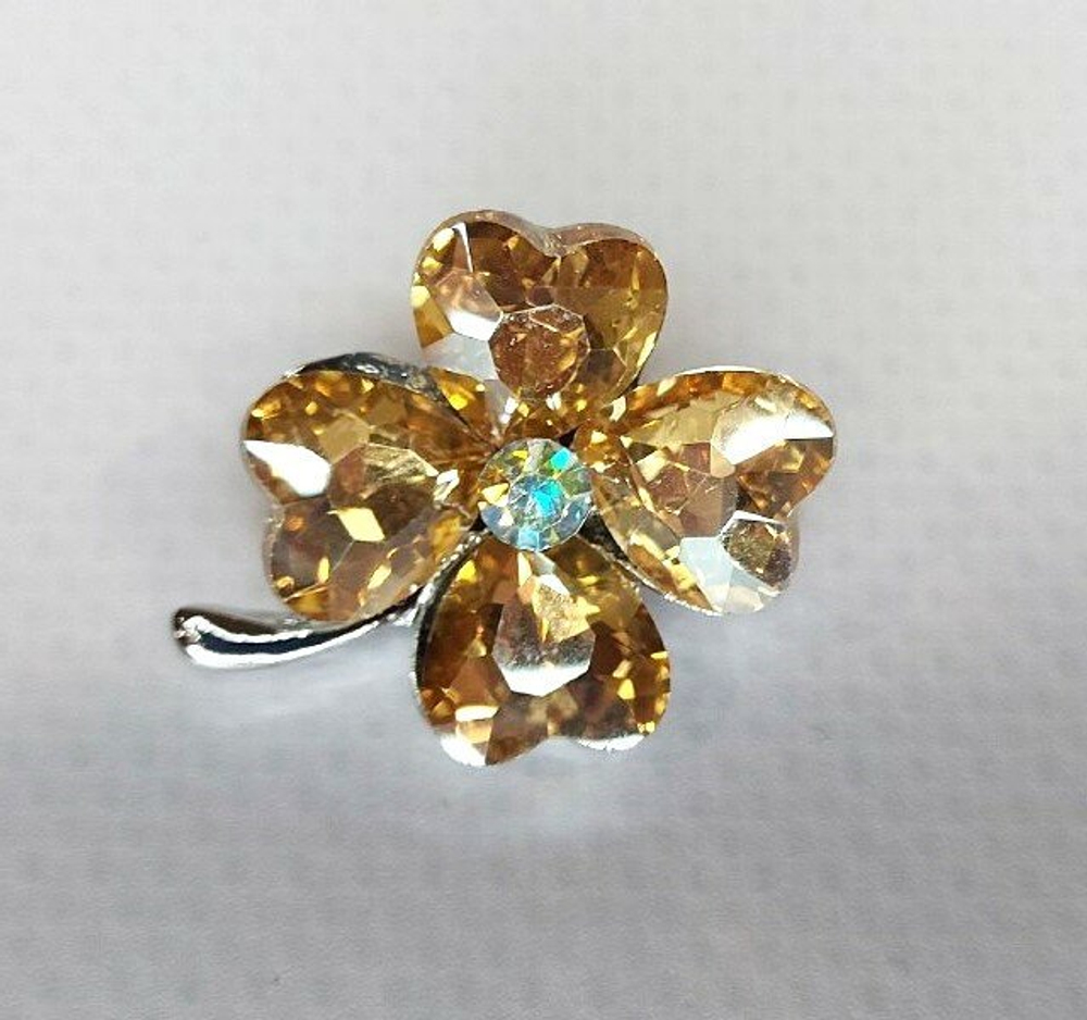 Брошь. Брошка. Клевер-четырехлистник — символ удачи. Цвет янтарный