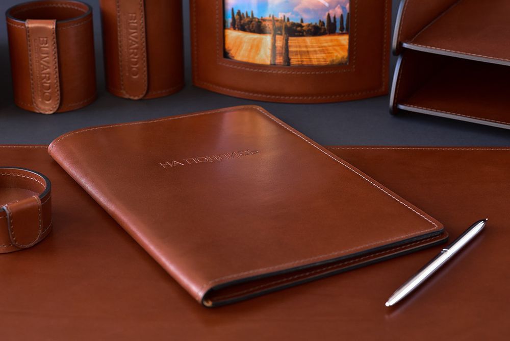 коричневая кожаная папка люкс