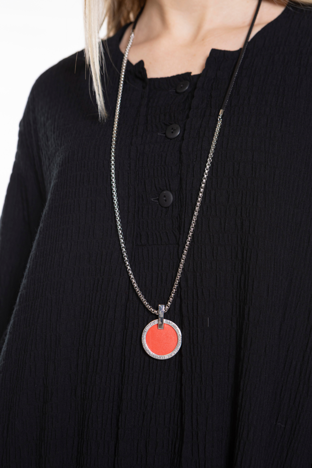 КУЛОН ИЗ КОЖИ