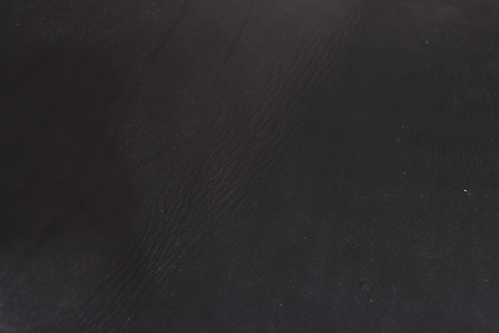 Уценка: 3,6-4,0 полукожа чёрная с лицевым покрытием 159 дм²