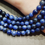 Содалит, яркий, шар 8мм, цена за нить 9.5см (1/4)