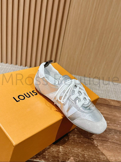 Женские кроссовки Louis Vuitton Sneakerina серебряного цвета с инициалами