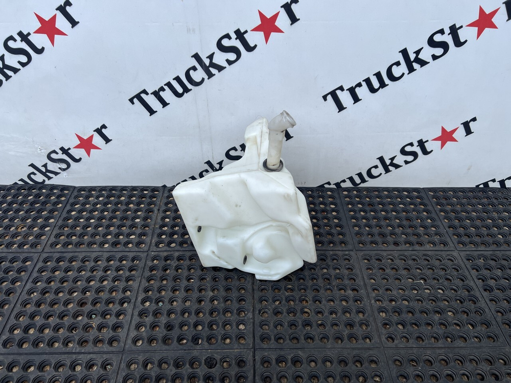 Бачок омывателя 2018 года.