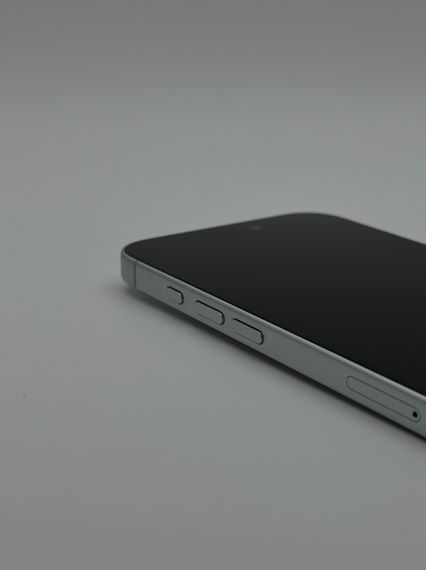 iPhone 16 256Gb White