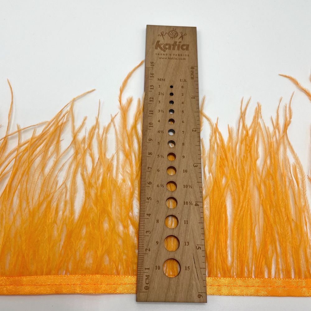 Перья страуса на ленте