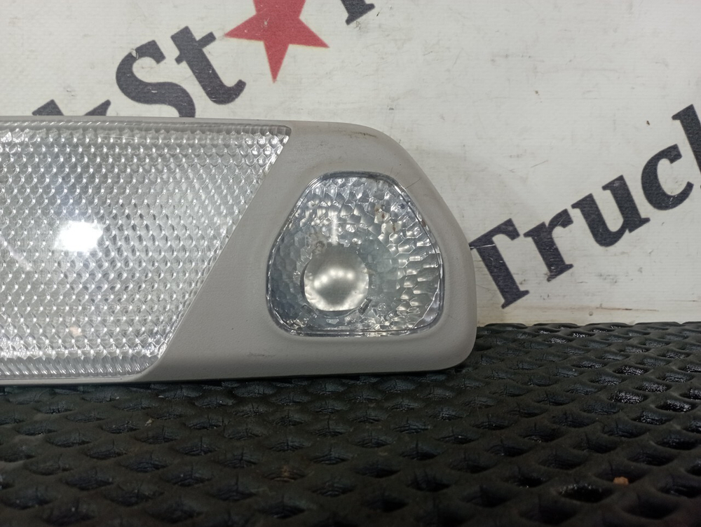 Плафон внутреннего освещения правый 2020г.