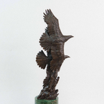 Кабинетная скульптура «Орлы в полете»