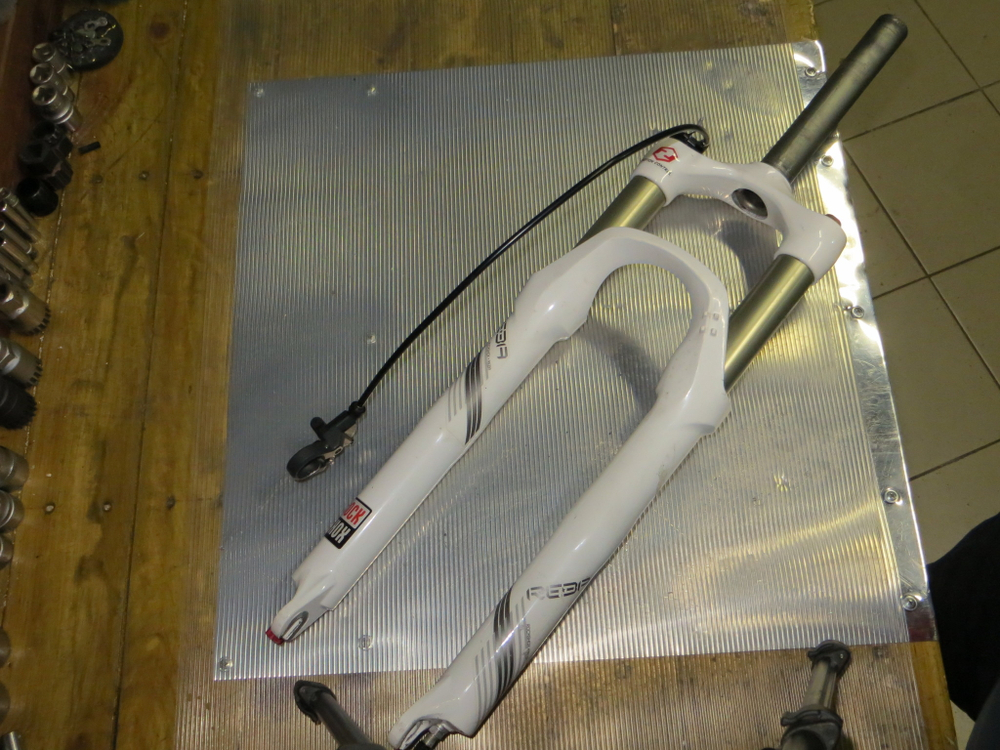 Вилка амортизационная Rock Shox Reba SL Dual Air