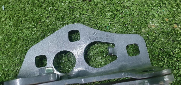 Петля капота левая Mercedes GLC X253 (2015-2022)