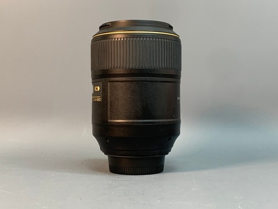 Nikon 105mm 2.8G IF-ED AF-S VR Micro-Nikkor