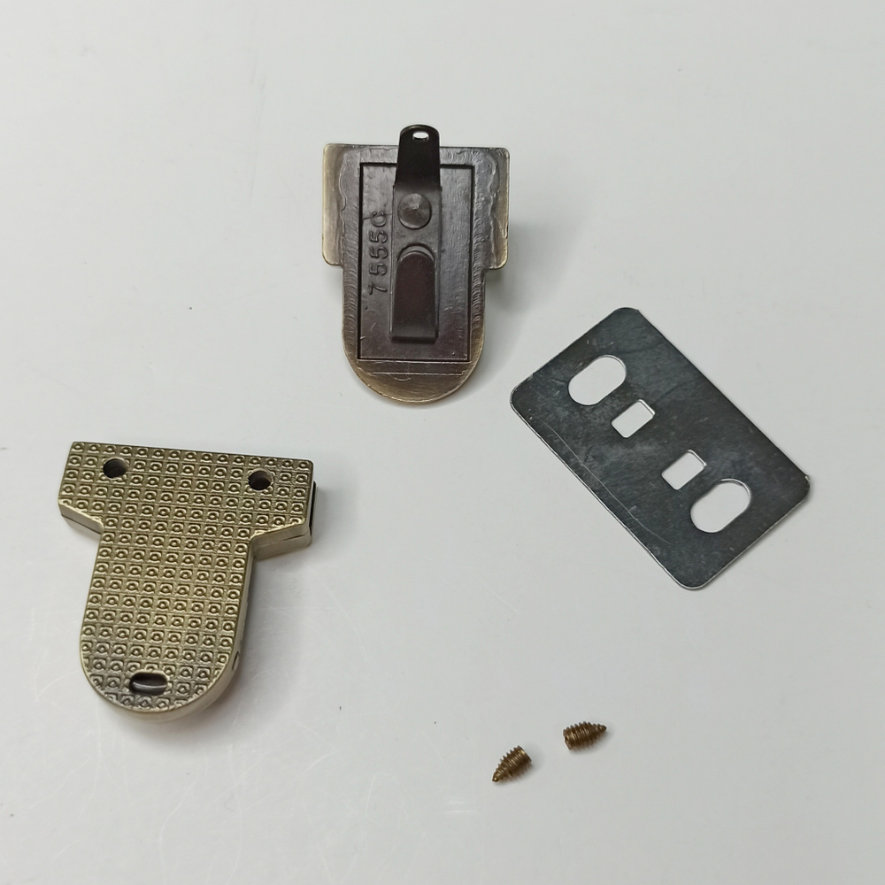 Замок-защелка на винтах 28*32 Антик