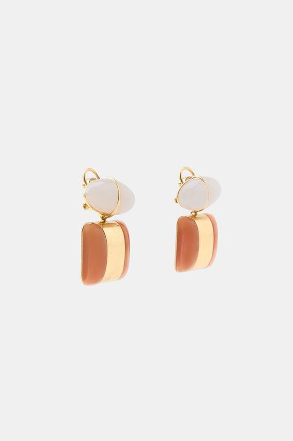 ZARA СЕРЬГИ С ГЕОМЕТРИЧЕСКИМИ ДЕТАЛЯМИ ИЗ СМОЛЫ, ЗОЛОТИСТЫЙ